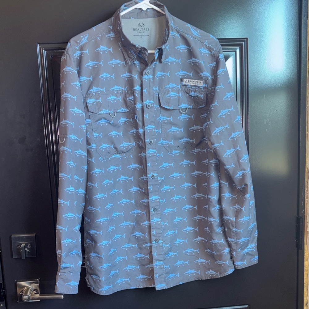 Realtree fishing Men's Gray fish Pattern button down Shirt size small